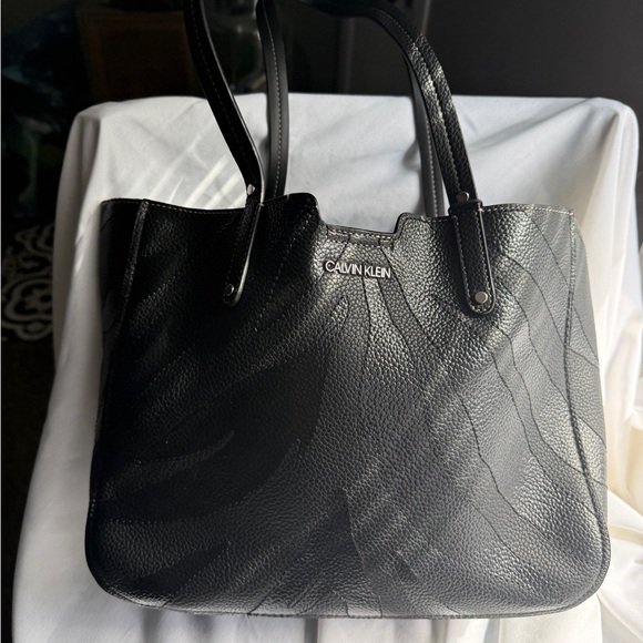 Calvin Klein Textured Black Tote Bag - Picture 1 of 2
